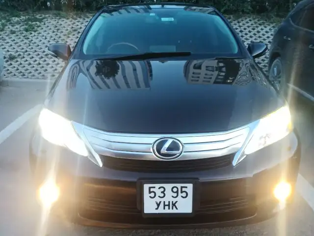 Lexus HS