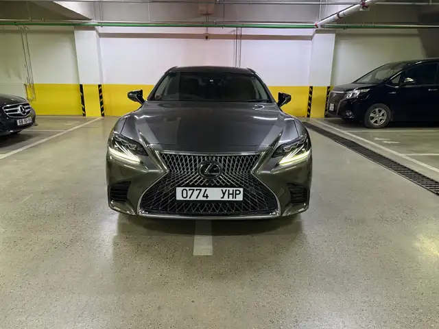 Lexus LS