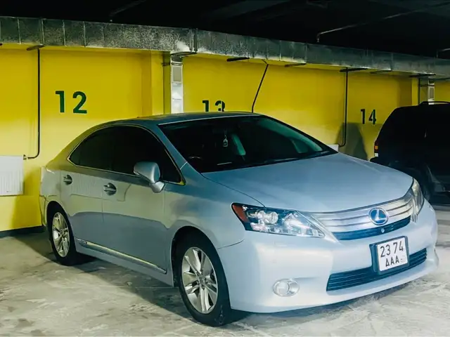 Lexus HS