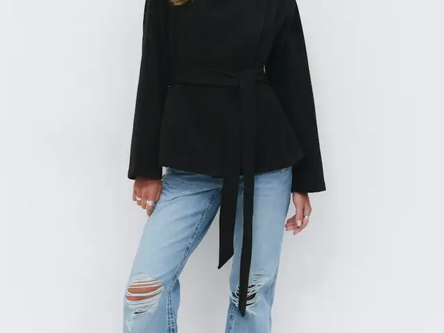 Швед gina tricot брэнд богино пальто, Улаанбаатар — Баянзүрх — Зүүн 4 зам
