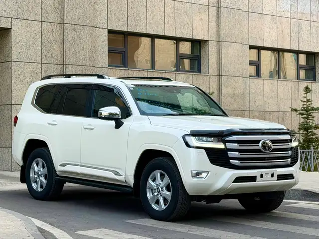 Toyota Land Cruiser 300