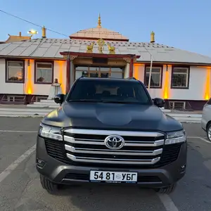 Toyota Land Cruiser 300