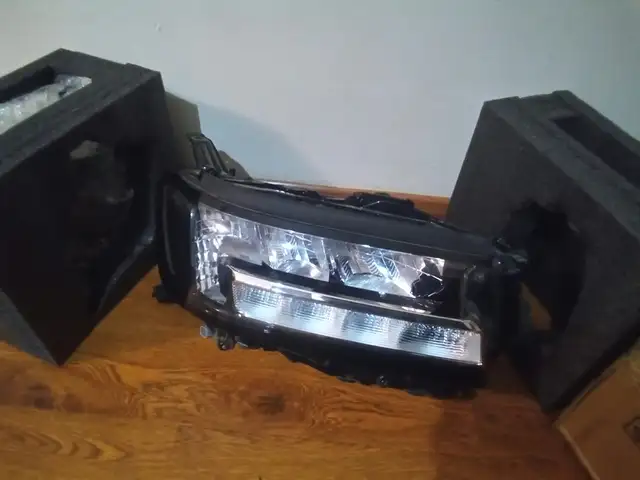 Toyota land cruiser 300 gxr 2022 онтой баруун урд led гэрэл, Улаанбаатар — Хан-Уул — 11-р хороо