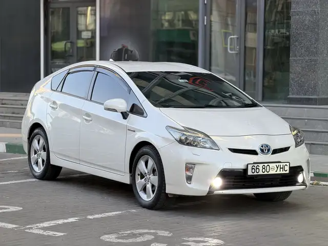 Toyota Prius 30