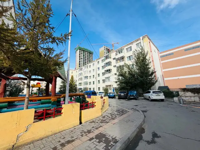 10-р хороолол емарт баруун талд 3 өрөө орон сууц 75мкв, Улаанбаатар — Баянгол — 10-р хороолол