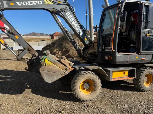 Volvo Экскаватор, 2010, Улаанбаатар — Сонгинохайрхан — Орбит