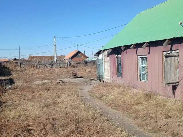 Зүүн хараад хашаа байшин, Сэлэнгэ