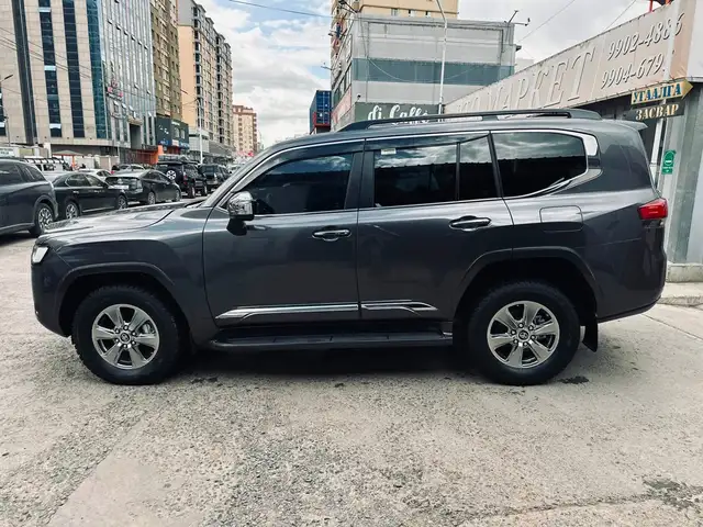 Toyota Land Cruiser 300