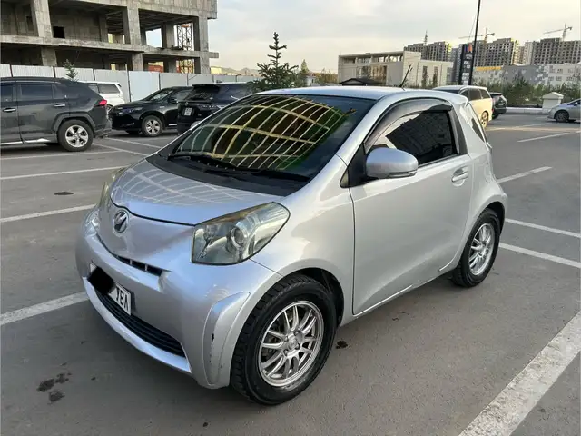 Toyota iQ