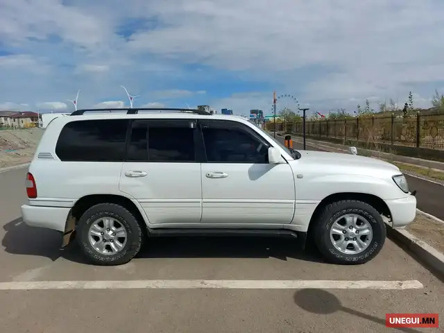 Toyota Land Cruiser 100