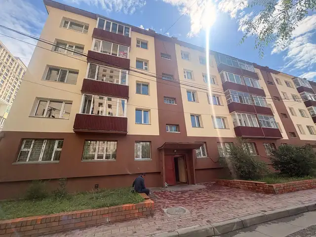 Циркийн баруун талд гал тогоо тусдаа бүрэн тавилгатай 2 өрөө 28м2, Улаанбаатар — Сүхбаатар — Цирк