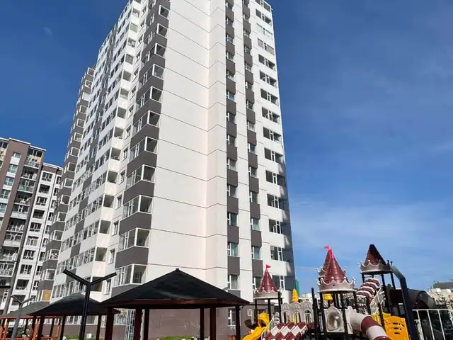 Нарантуул захын хойно цагаан хуарн хотхонд 3 өрөө 53мкв, Улаанбаатар — Баянзүрх — 14-р хороолол