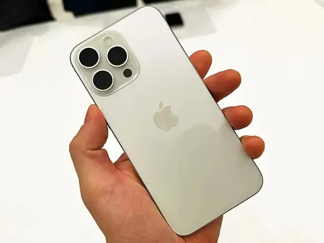 Apple iPhone 15 Pro Max, 256 gb, White Titanium, Улаанбаатар — Баянгол — 6-р бичил