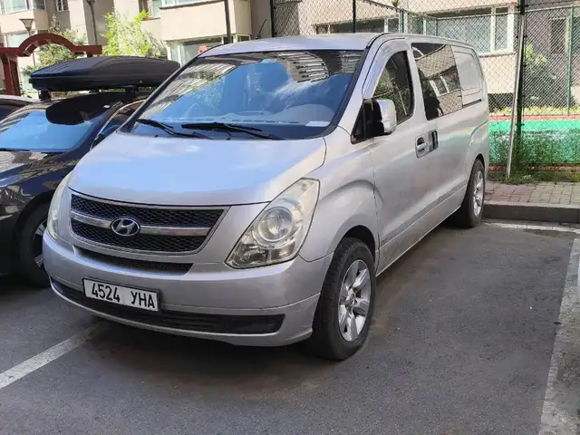 Hyundai Starex