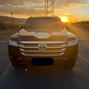 Toyota Land Cruiser 300