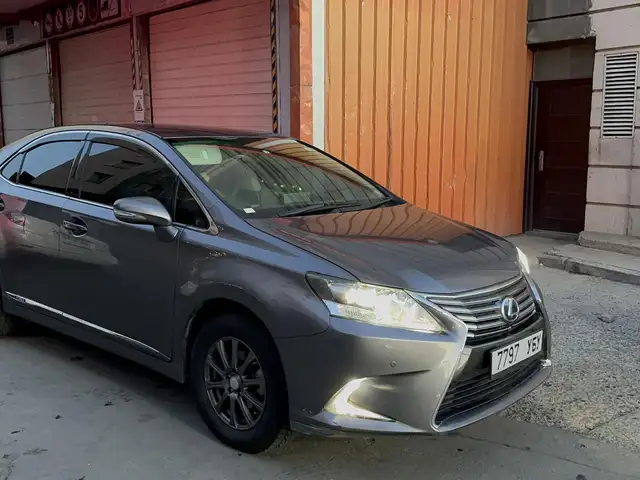 Lexus HS