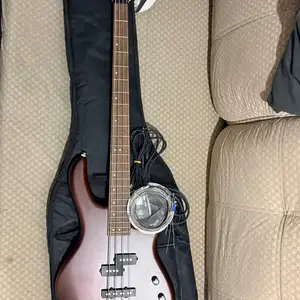 Bass guitar, Улаанбаатар — Баянзүрх — Бөхийн Өргөө