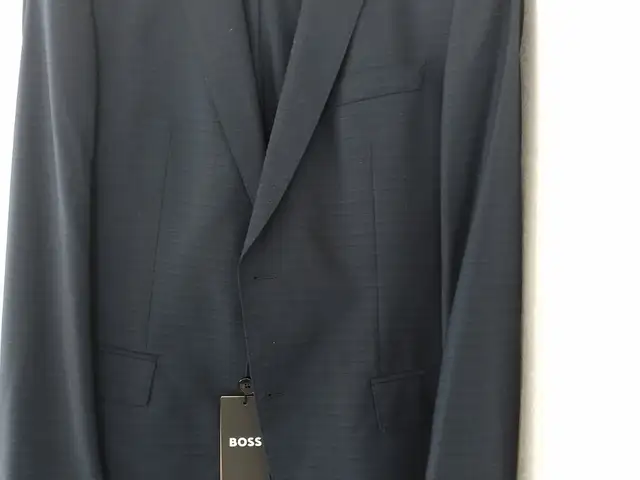 Америкаас авчирсан hugo boss брэндийн 50 раз, костюм, Улаанбаатар — Баянгол — Баруун 4 зам