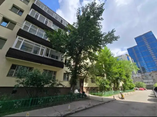 Циркийн баруун талд гал тогоо тусдаа 2өрөө 50m2, Улаанбаатар — Сүхбаатар — Орос 3-р сургуулийн ойролцоо
