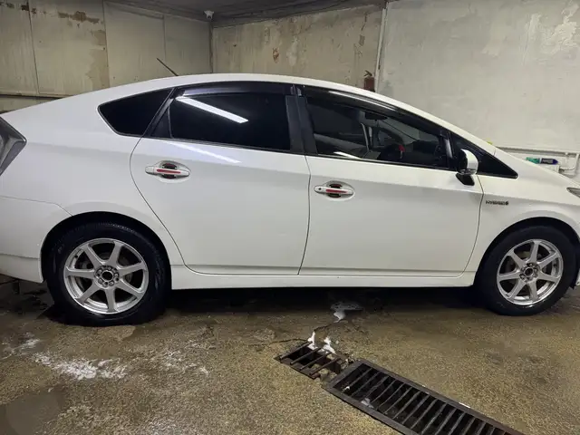 Toyota Prius 30