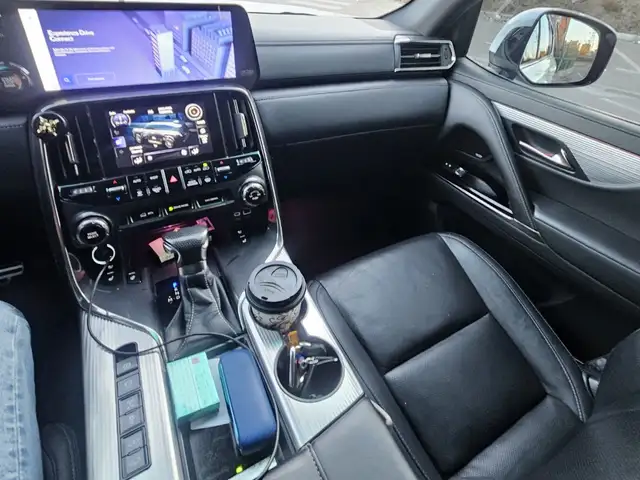 Lexus LX 600