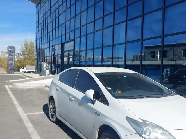 Toyota Prius 30