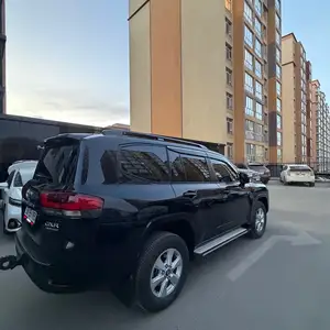 Toyota Land Cruiser 300