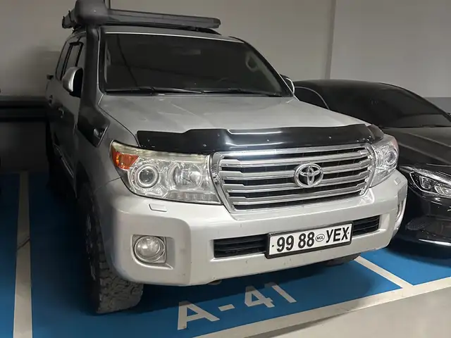 Toyota Land Cruiser 200