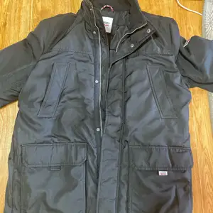Эрэгтэй ориг tommy jeans shivtsaraas авч байсан l said куртка, Улаанбаатар — Сонгинохайрхан — Москва хороолол