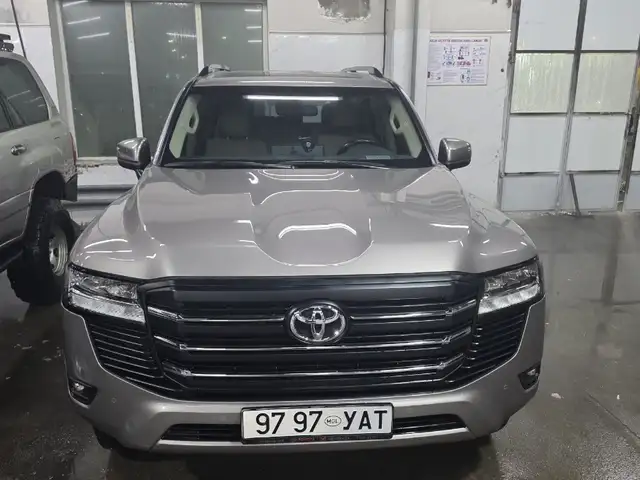 Toyota Land Cruiser 300