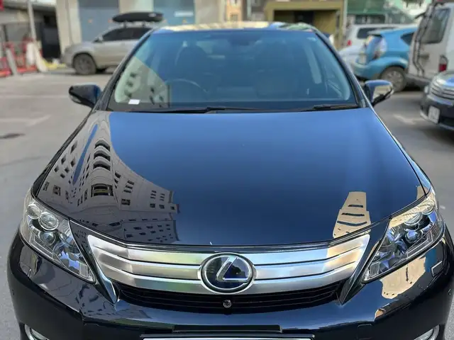 Lexus HS
