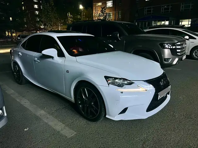 Lexus IS