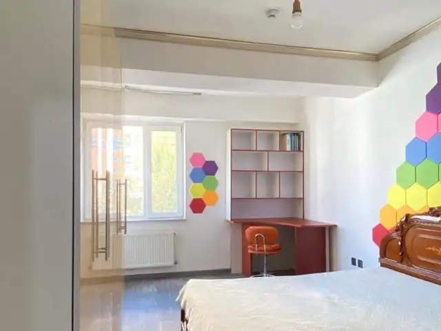 Хотын төвд, сүхбаатарын талбайгаас 150м-т, муис-ийн ард бүрэн тавилгатай 2 өрөө 57мкв, Улаанбаатар — Сүхбаатар — МУБИС