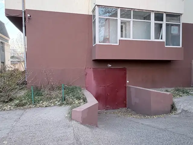 Ардчилалын ордний урд талын 7/1-р байрны доор дулаан зогсоол, Улаанбаатар — Сүхбаатар — 11-р хороолол