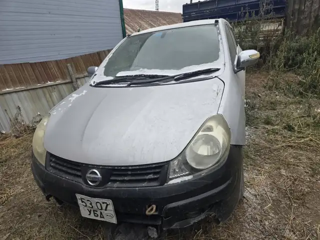 Nissan Advan