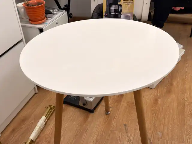 Ikea ширээ, Улаанбаатар — Сүхбаатар — 1-р хороо