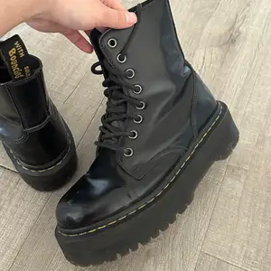 Dr martens jadon, Улаанбаатар — Хан-Уул — Яармаг