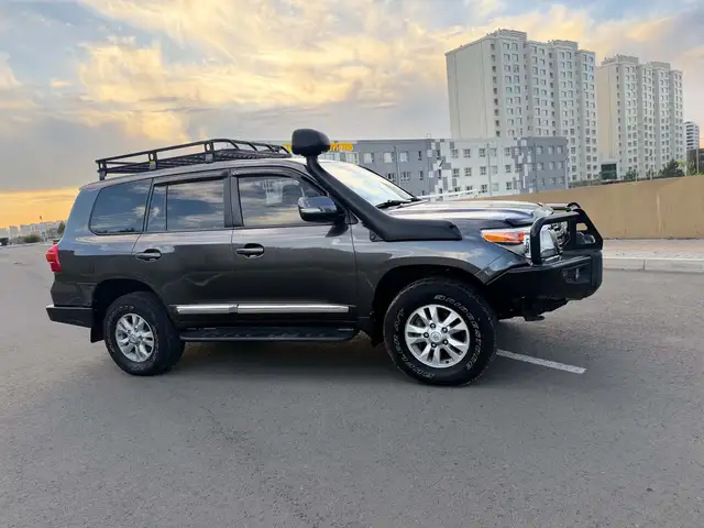 Toyota Land Cruiser 200