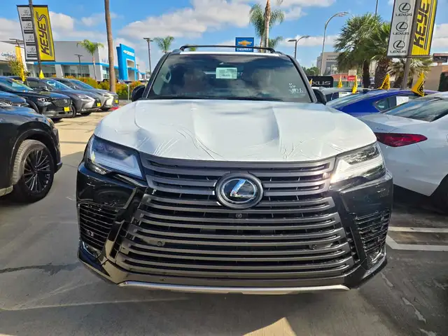Lexus LX 700