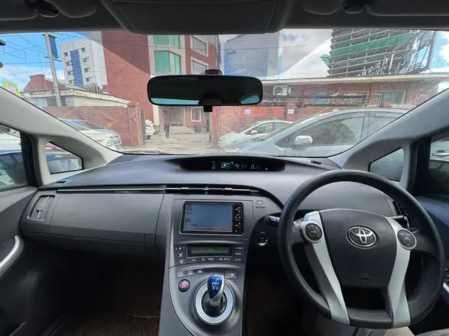 Toyota Prius 30