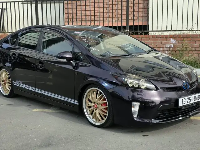 Toyota Prius 30