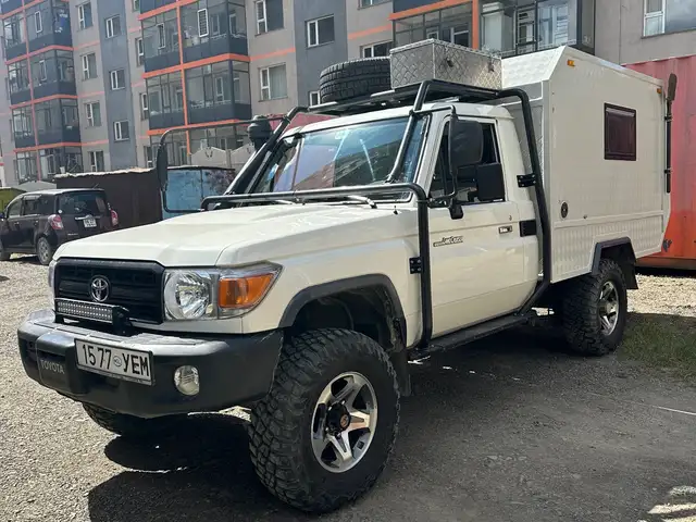 Toyota Land Cruiser 77