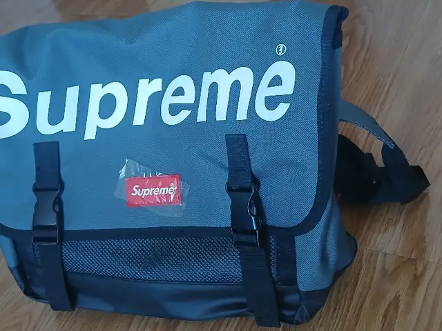 Supreme брендын спорт загвартай цүнх, Улаанбаатар — Чингэлтэй — 32 тойрог