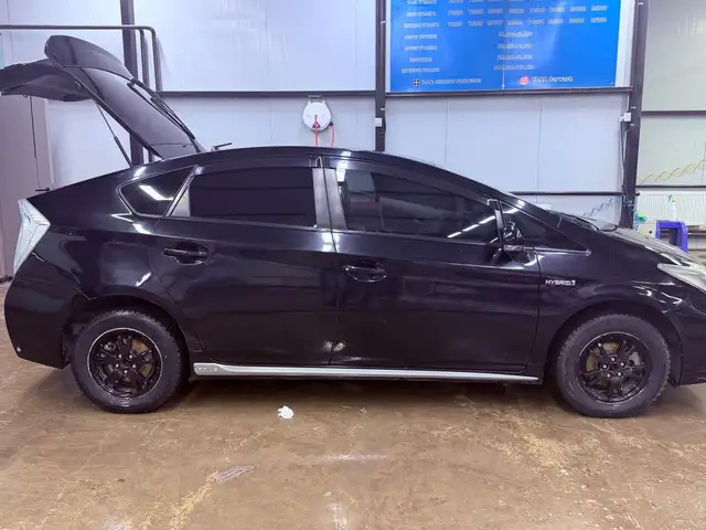 Toyota Prius 30