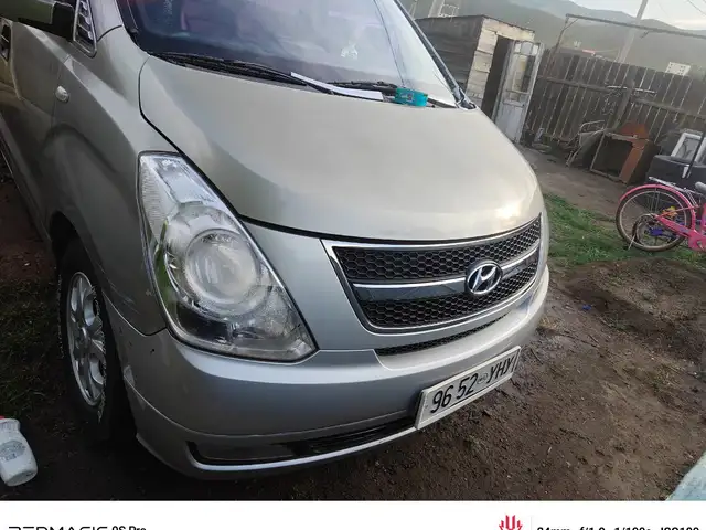 Hyundai Starex