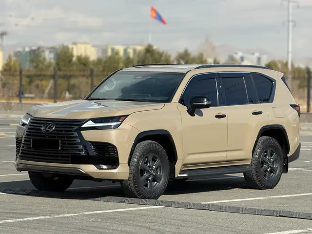 Lexus LX 700