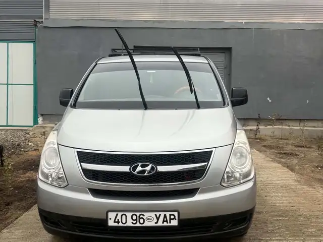 Hyundai Starex