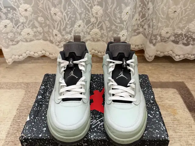 Jordan spizike low, Улаанбаатар — Баянзүрх — 13-р хороолол