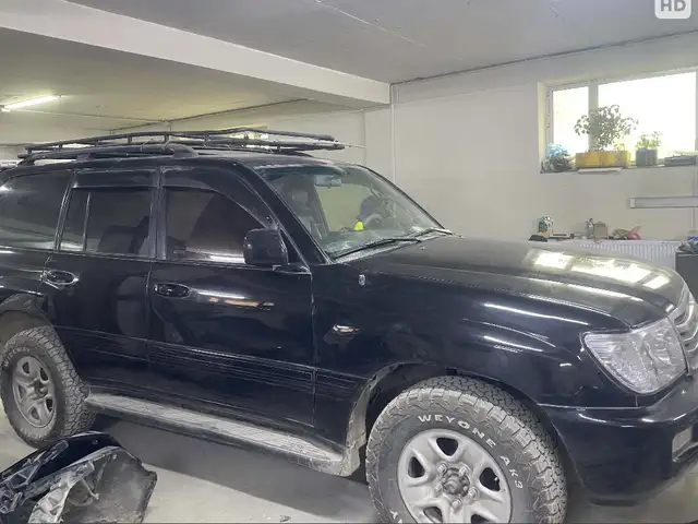 Toyota Land Cruiser 100