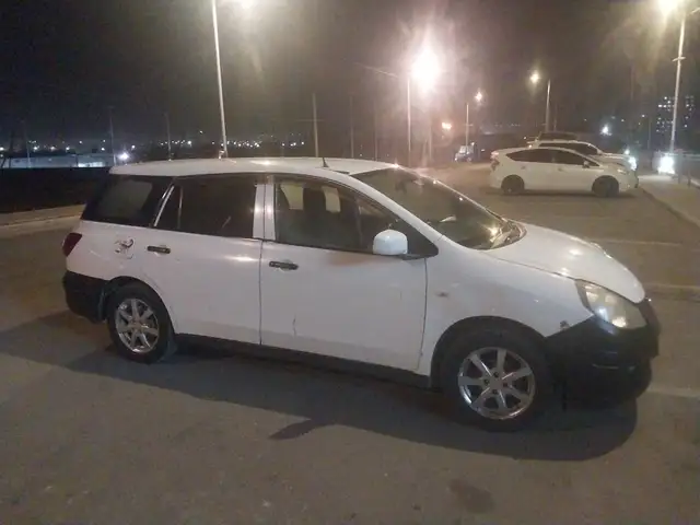 Nissan Advan